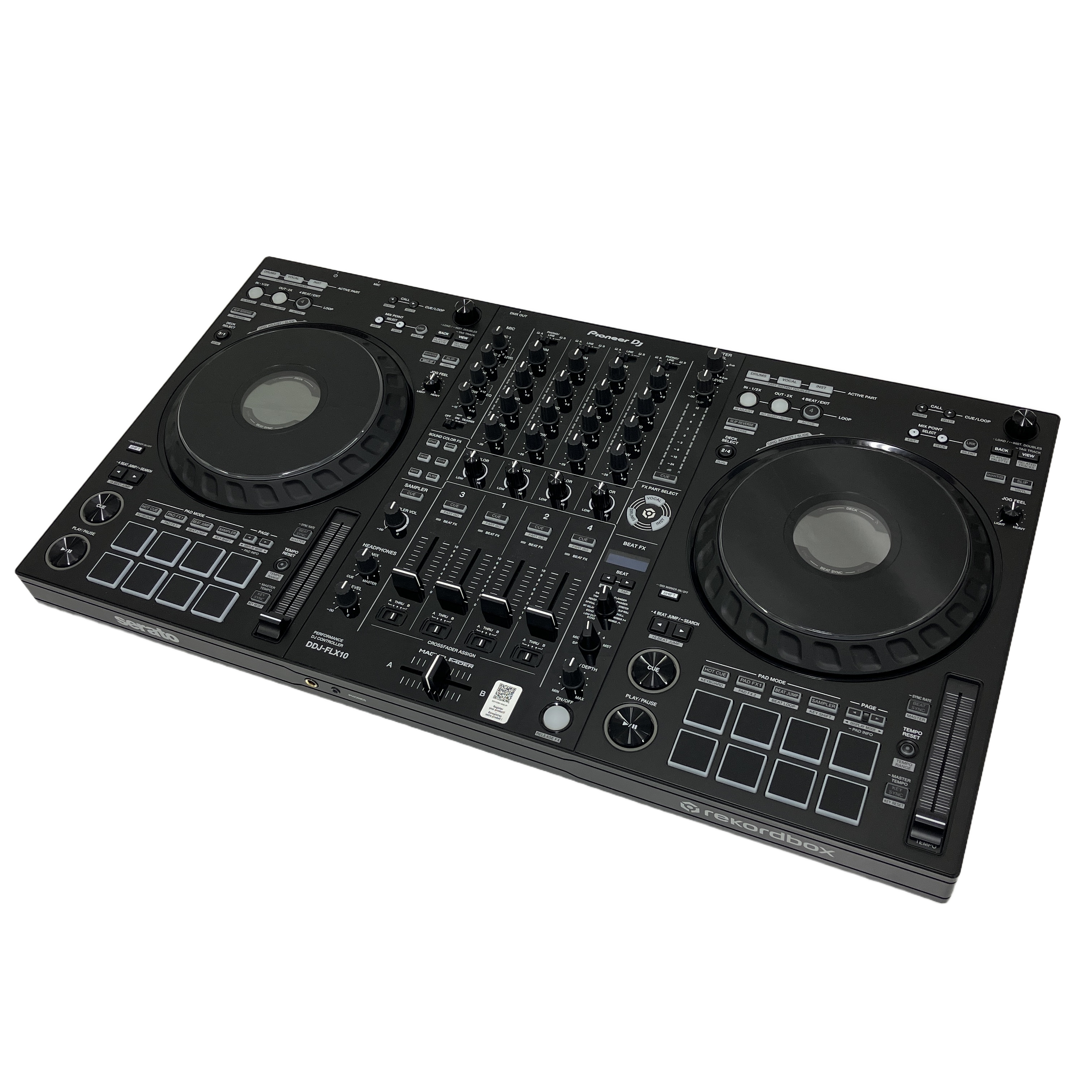 革新的なトラック分離機能を搭載し、直感的なライブマッシュアップを可能にする4ch DJコントローラーの決定版！