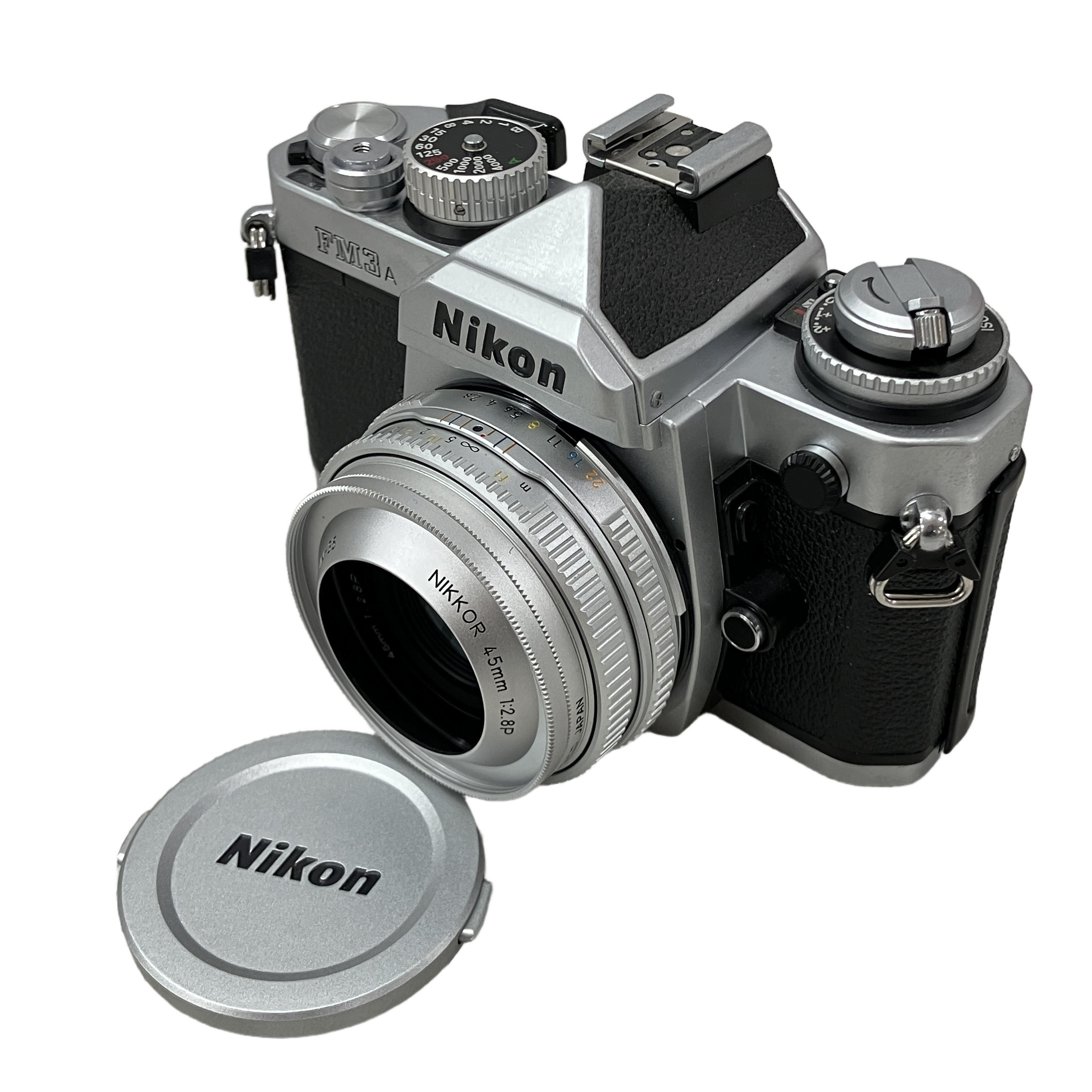 Nikon FM3A & NIKKOR 45mm F2.8P (HN-35フード付属):電池がなくても動く、ニコン最高峰のMF一眼レフ。薄さの美学を極めたパンケーキレンズと紡ぐ、不朽のフィルム・ストーリー。