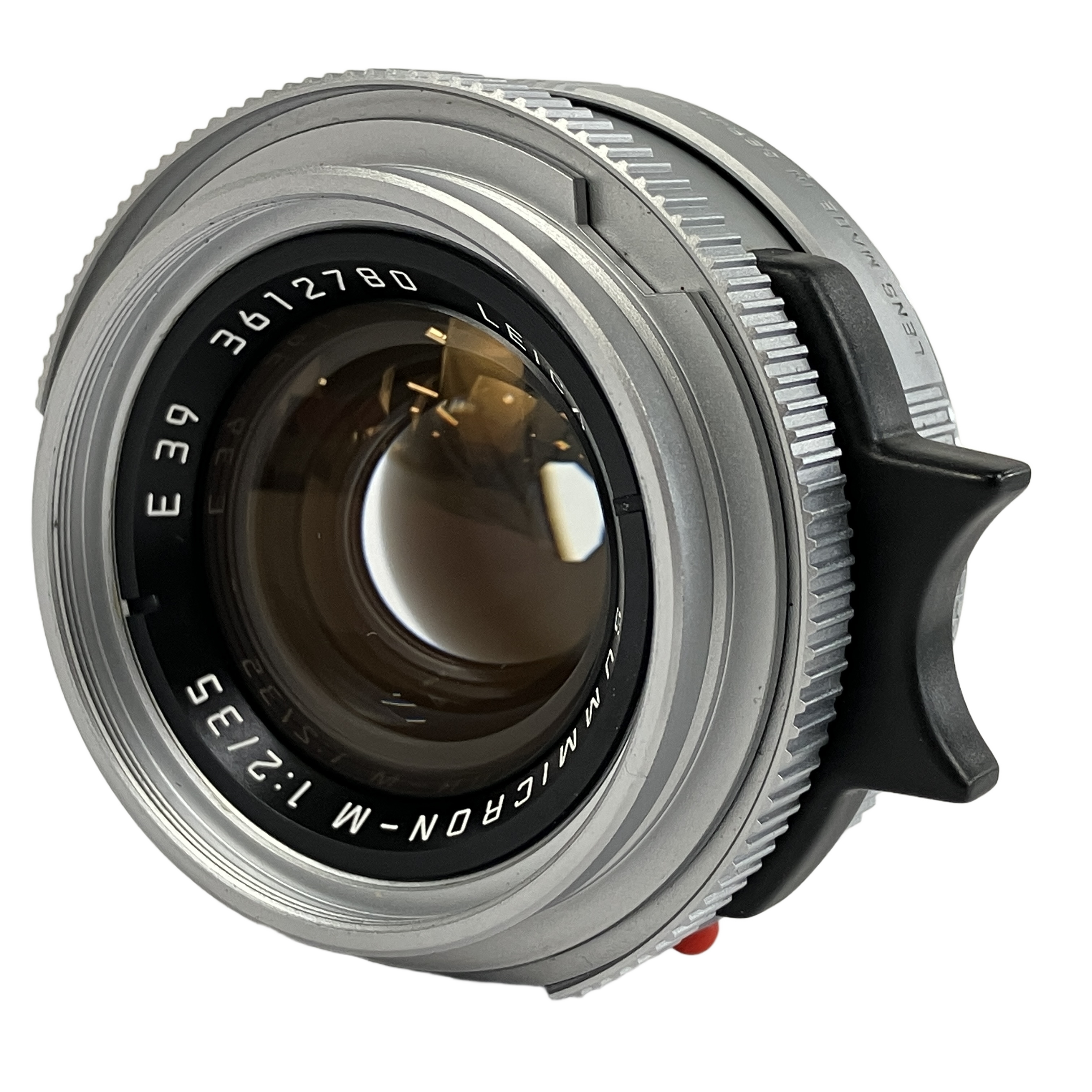 Leica Summicron-M 35mm F2 (E39 / シリアル: 3612780・361万台)：通称「7枚玉」。歪みのない圧倒的なシャープネスと、とろけるような極上の背景ボケが生み出す、コンパクト・スナップの絶対王者。