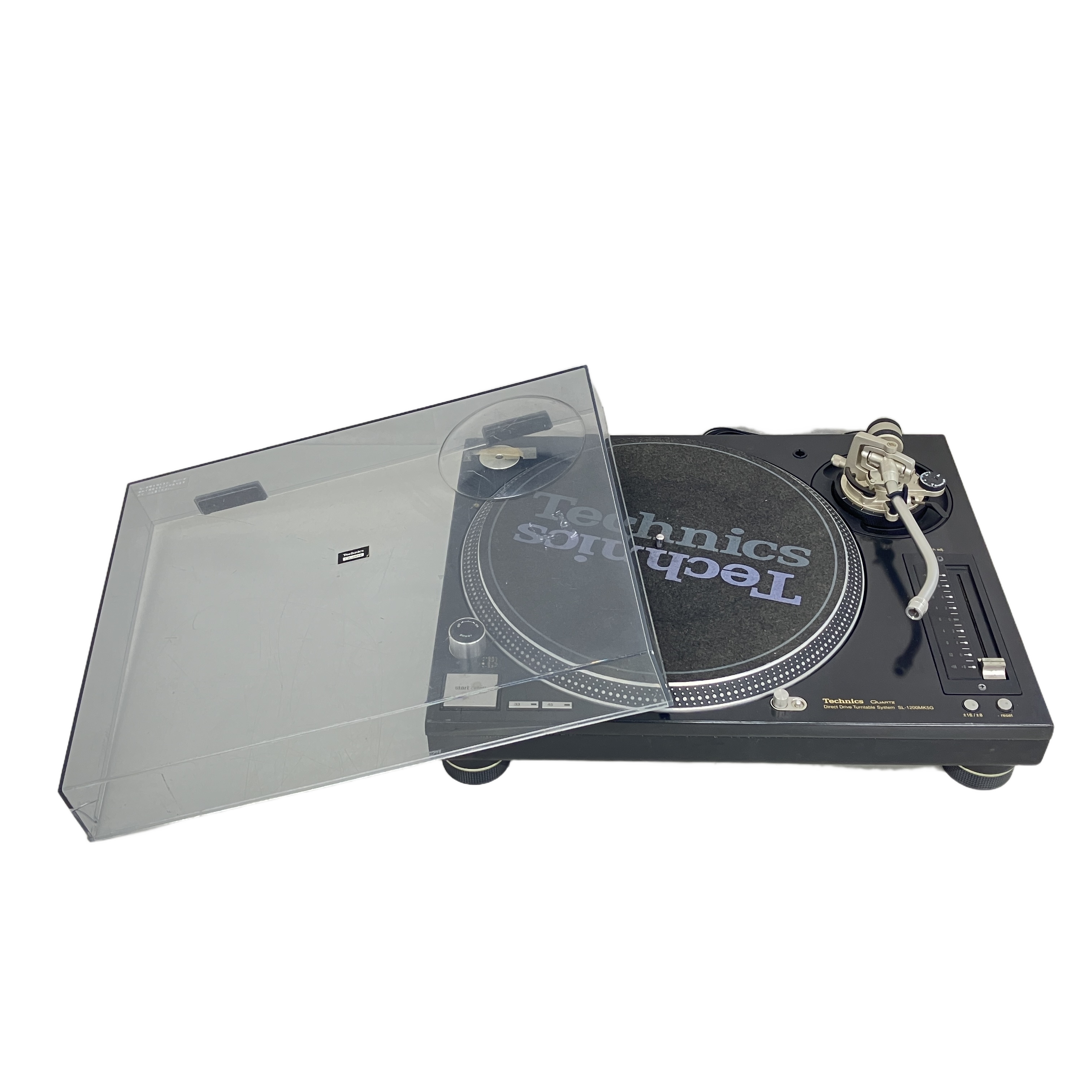ピッチ可変幅の拡大や高音質設計を施した、SL-1200シリーズ30周年記念の上位モデル・ターンテーブル。