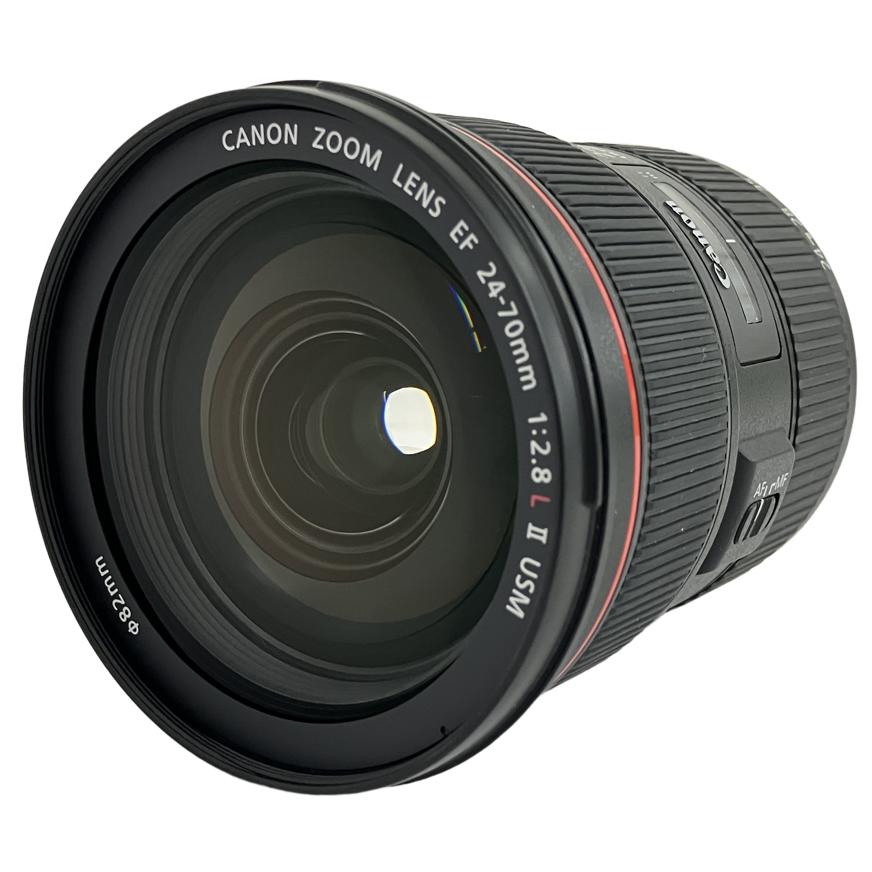 プロも信頼する圧倒的な解像力と、ズーム全域F2.8の明るさを誇る最高峰の標準ズームレンズ。