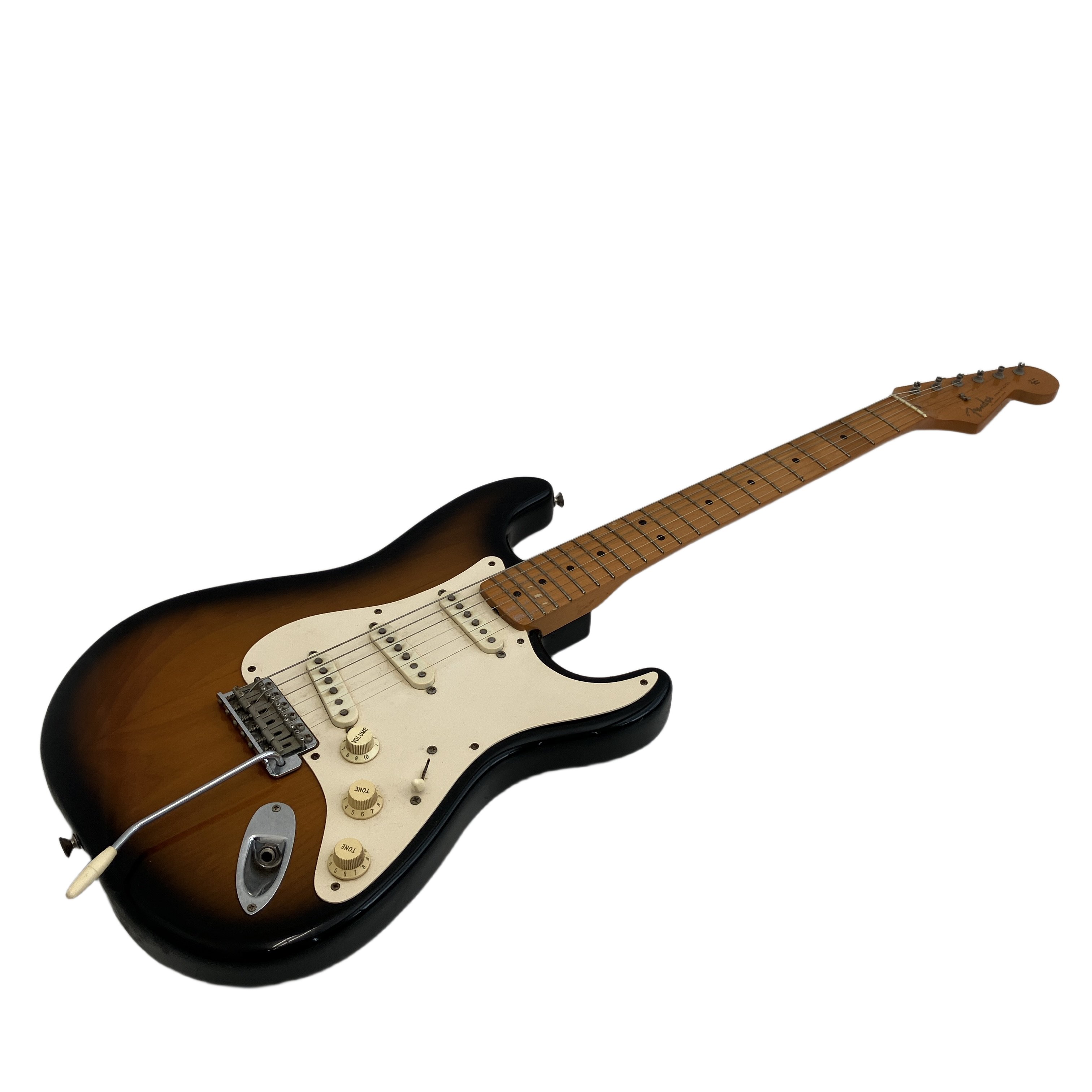Fender USA American Vintage '57 Stratocaster(2トーン・サンバースト / メイプル1ピースネック / 8穴1プライガード / ツイードハードケース付属 / ジャンク品):50年代ストラトの黄金期を再現したリイシュー。枯れたトーンと風格を放つ、レストア・モディファイに最適な57仕様。