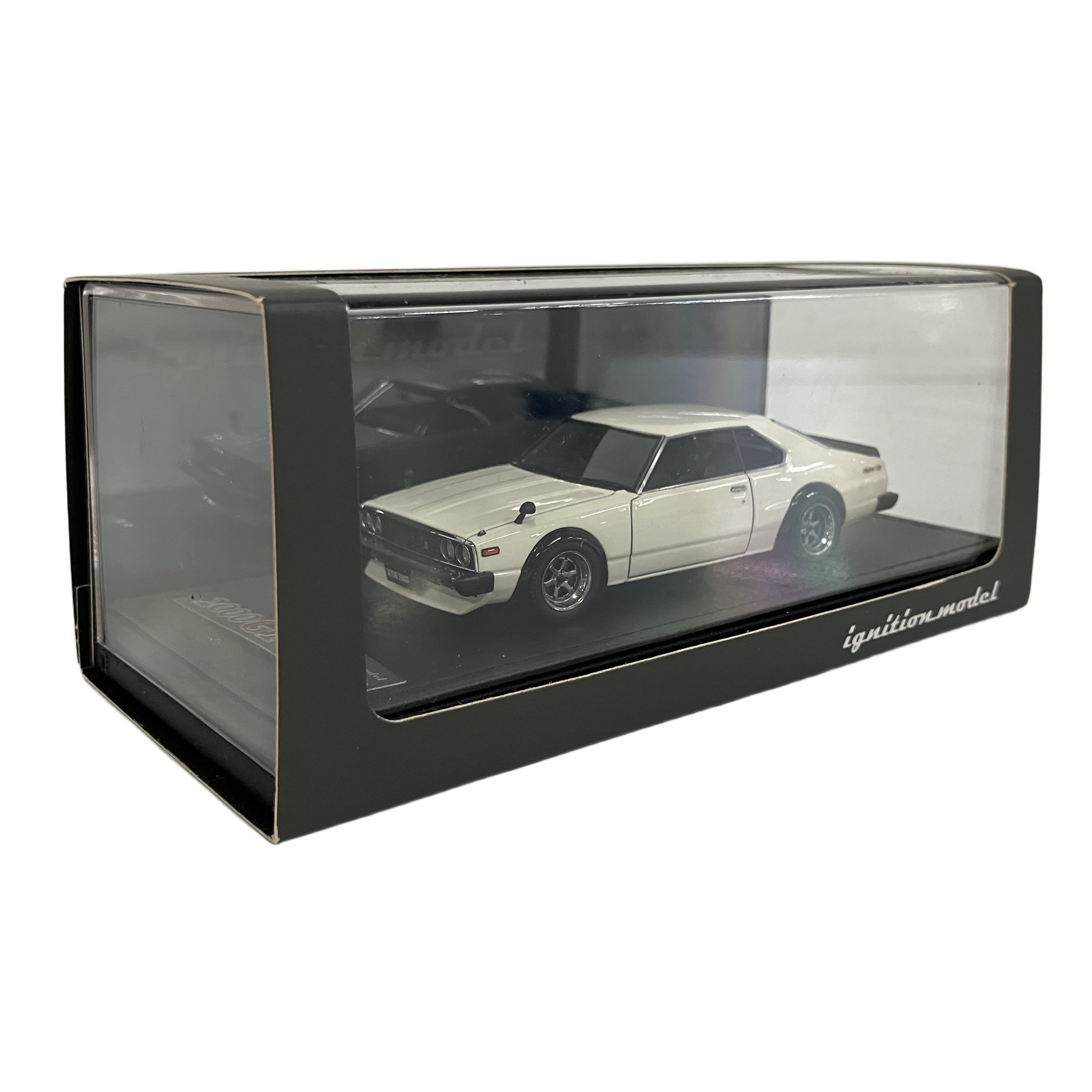 ignition model Nissan Skyline 2000 GT-ES C210 White イグニッションモデル ミニカー 中古 良好