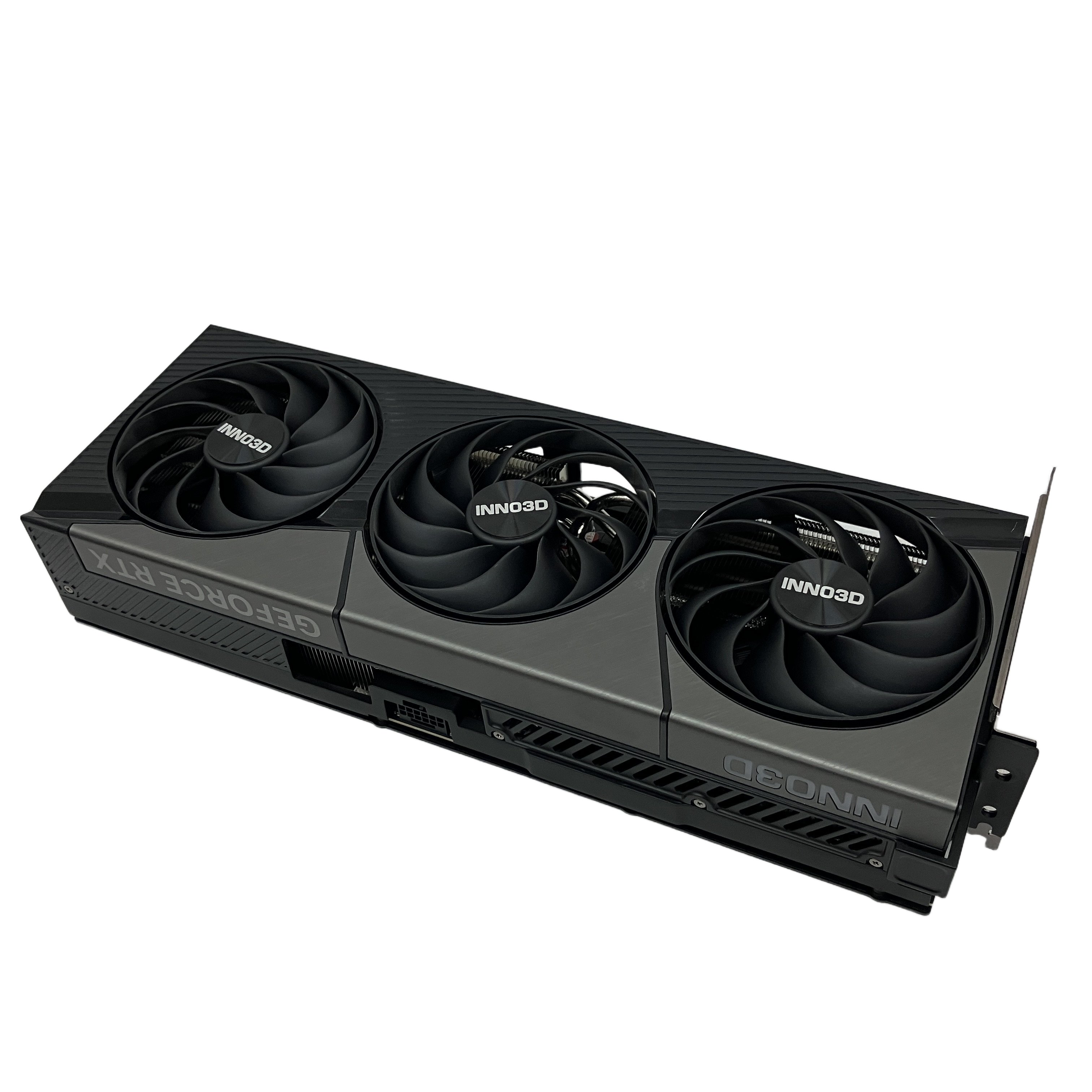 Blackwellアーキテクチャと超高速32GB GDDR7メモリを搭載!圧倒的な描画力と処理性能を誇るグラフィックスカード!