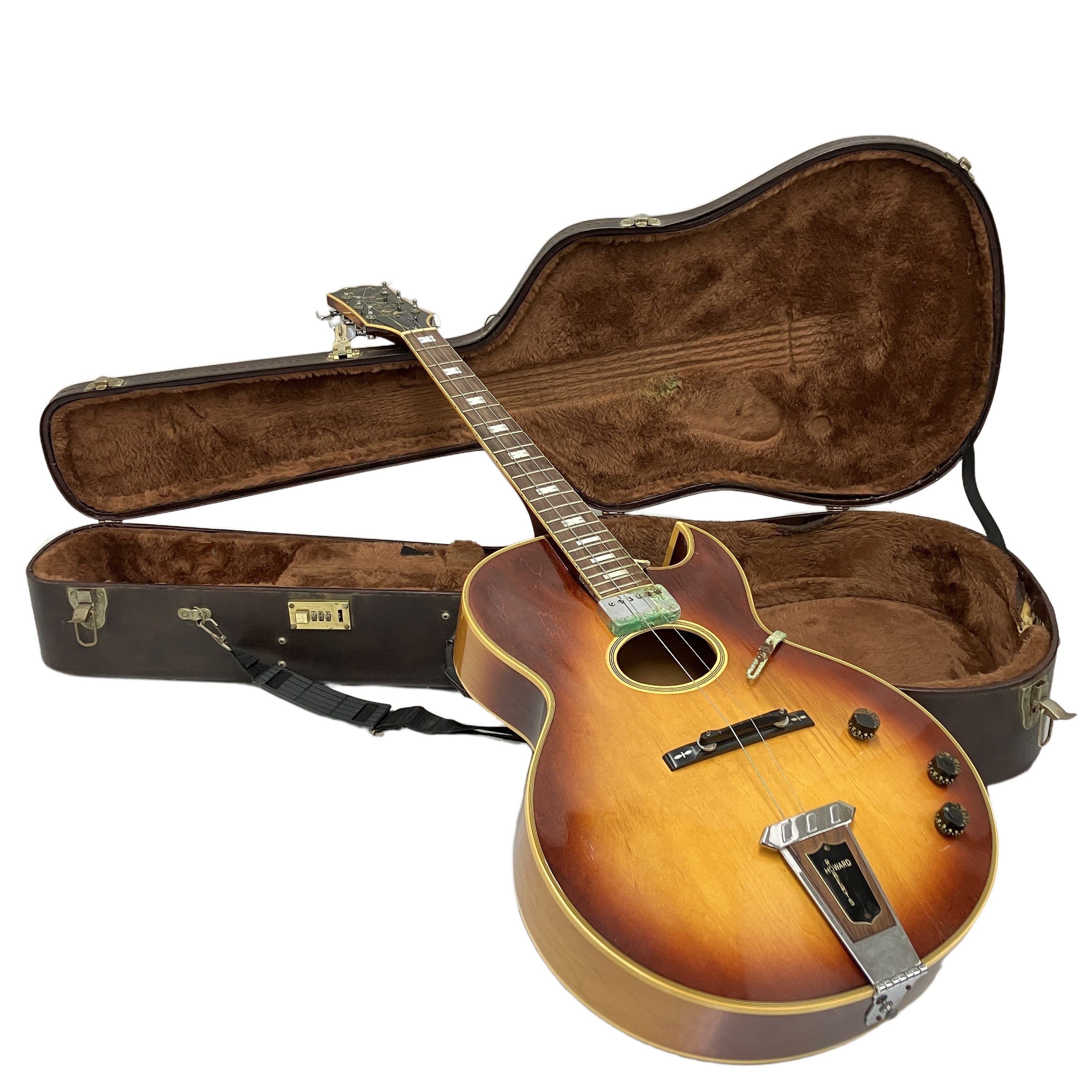 特徴的な楕円サウンドホールと上質なホロウトーン!独創的なデザインと豊かな鳴りを誇る名シグネチャーモデル!