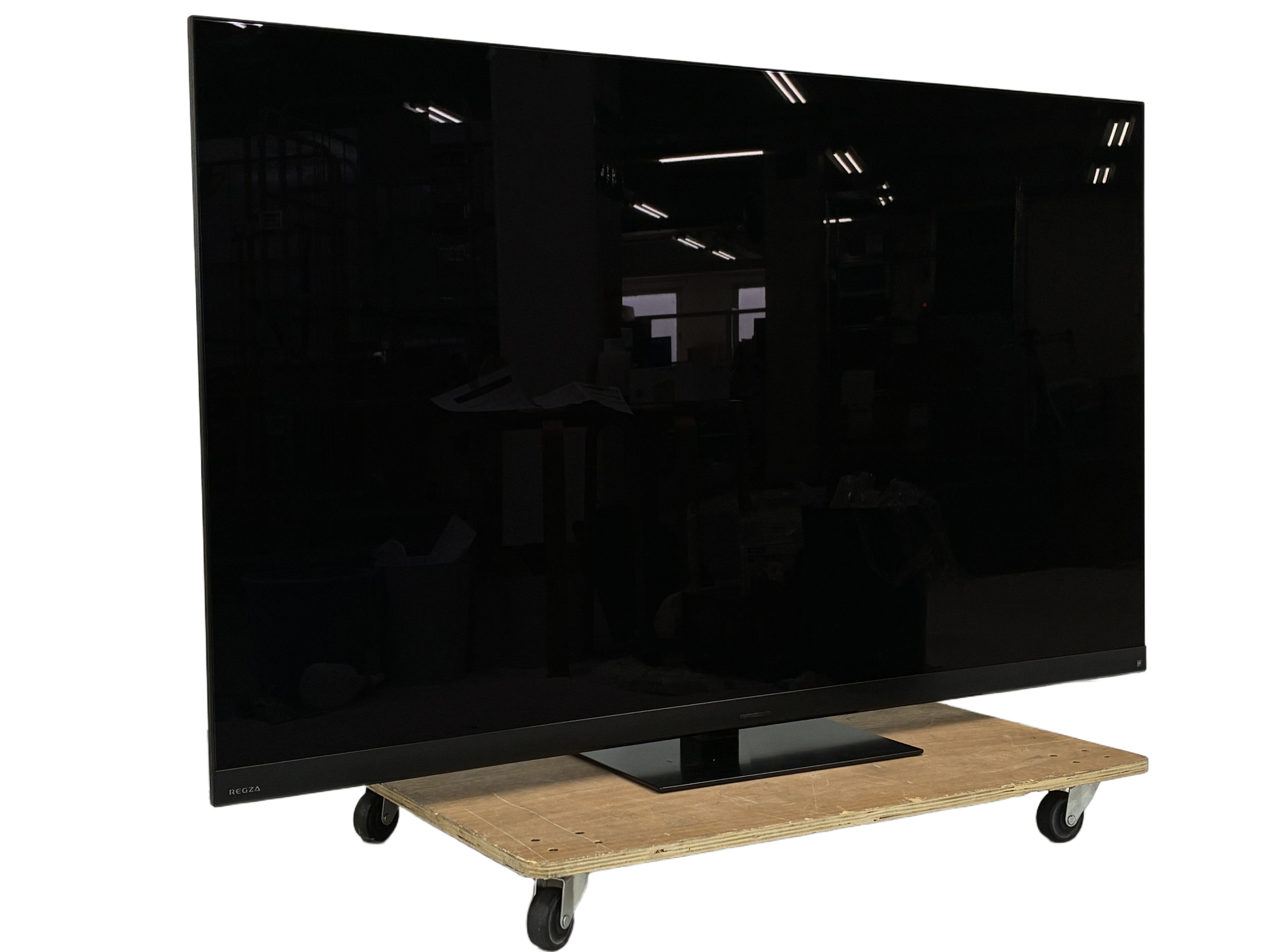 圧倒的なコントラストと漆黒の美しさを誇る65V型プレミアム有機ELレグザ!