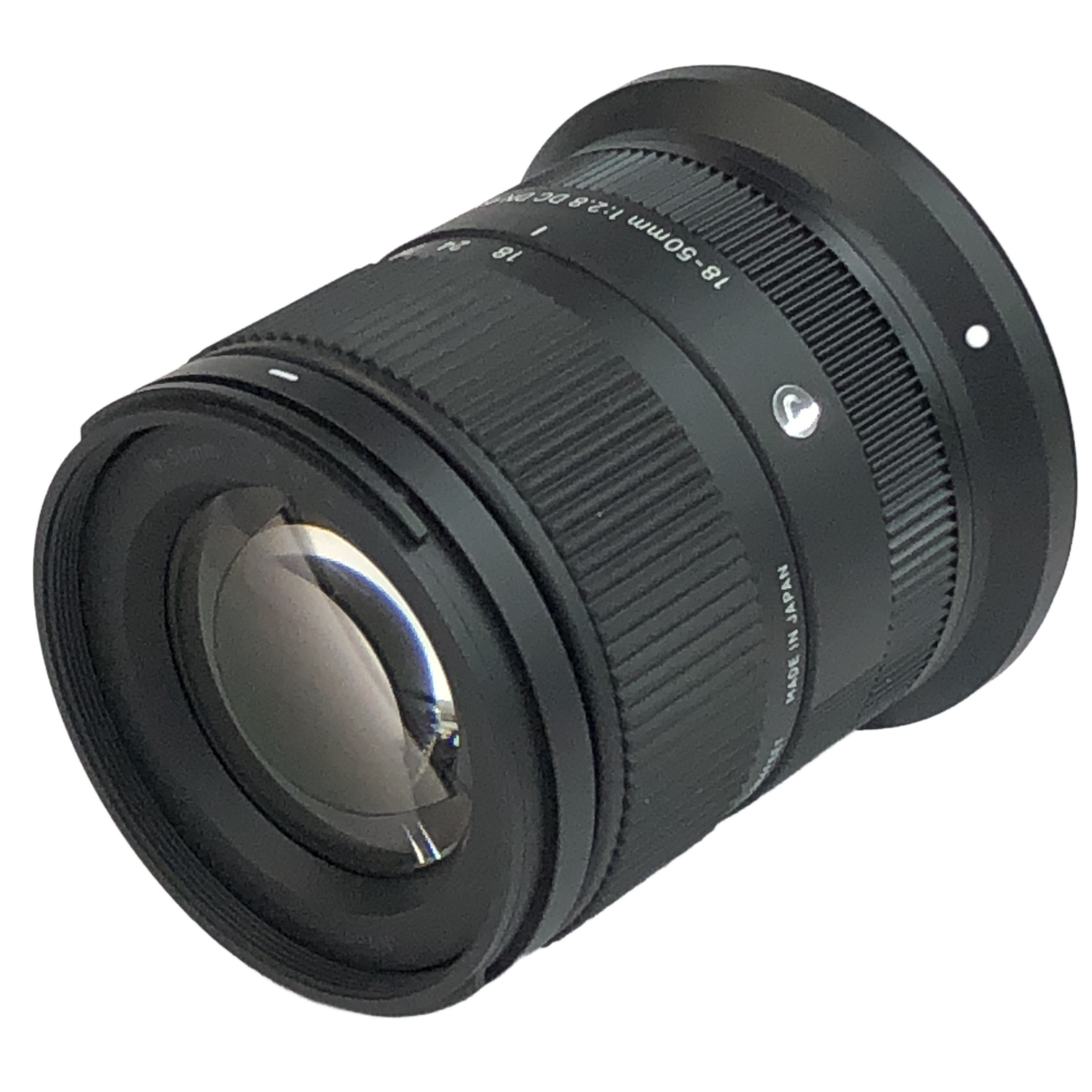 圧倒的な小型・軽量ボディにF2.8通しの明るさを凝縮した、APS-C用大口径標準ズーム!