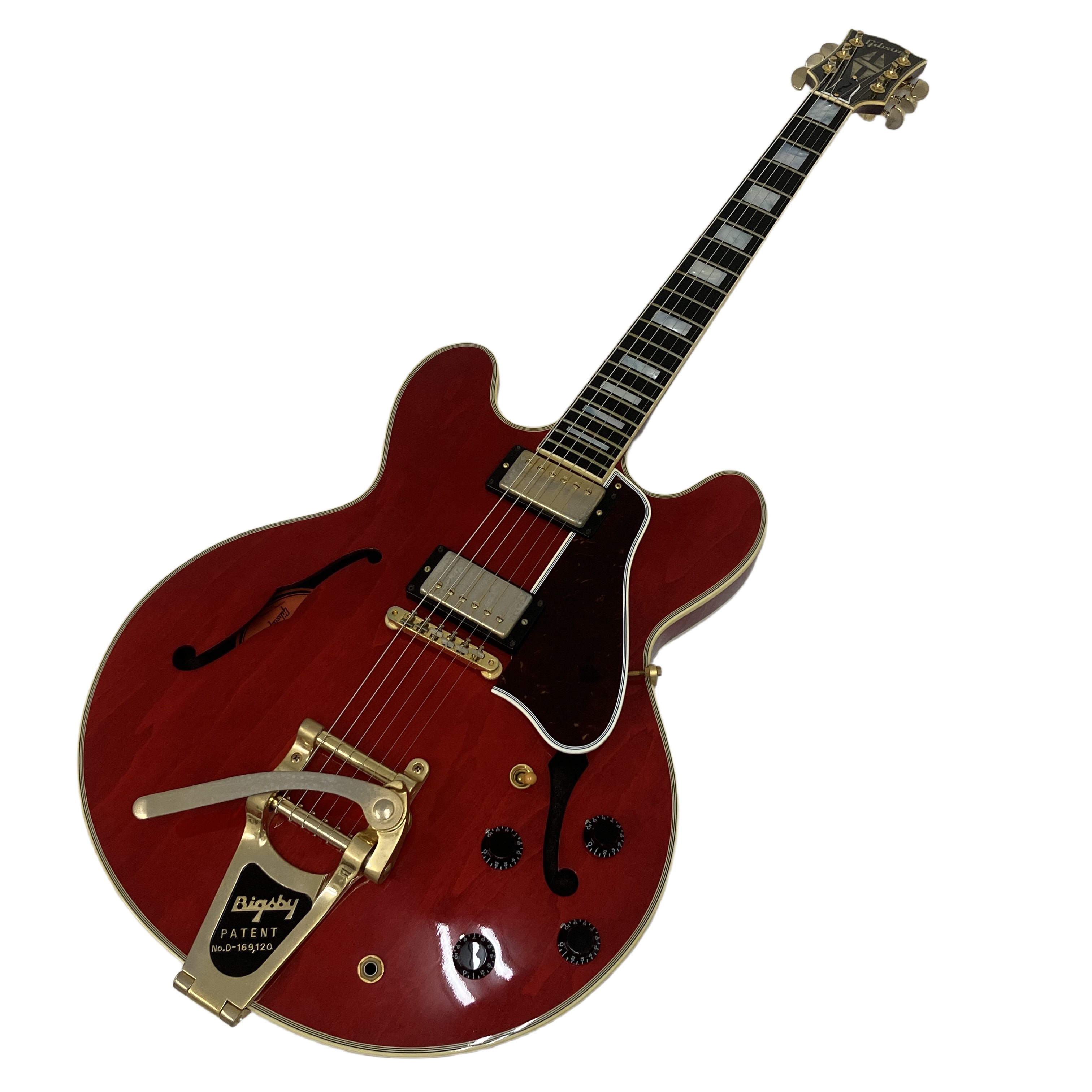 2015年Gibson Memphis製ES-355 Bigsby。鮮やかなアンティーク・チェリー塗装とゴールドハードウェア、アバロンインレイが映える至高のセミアコースティックギター 