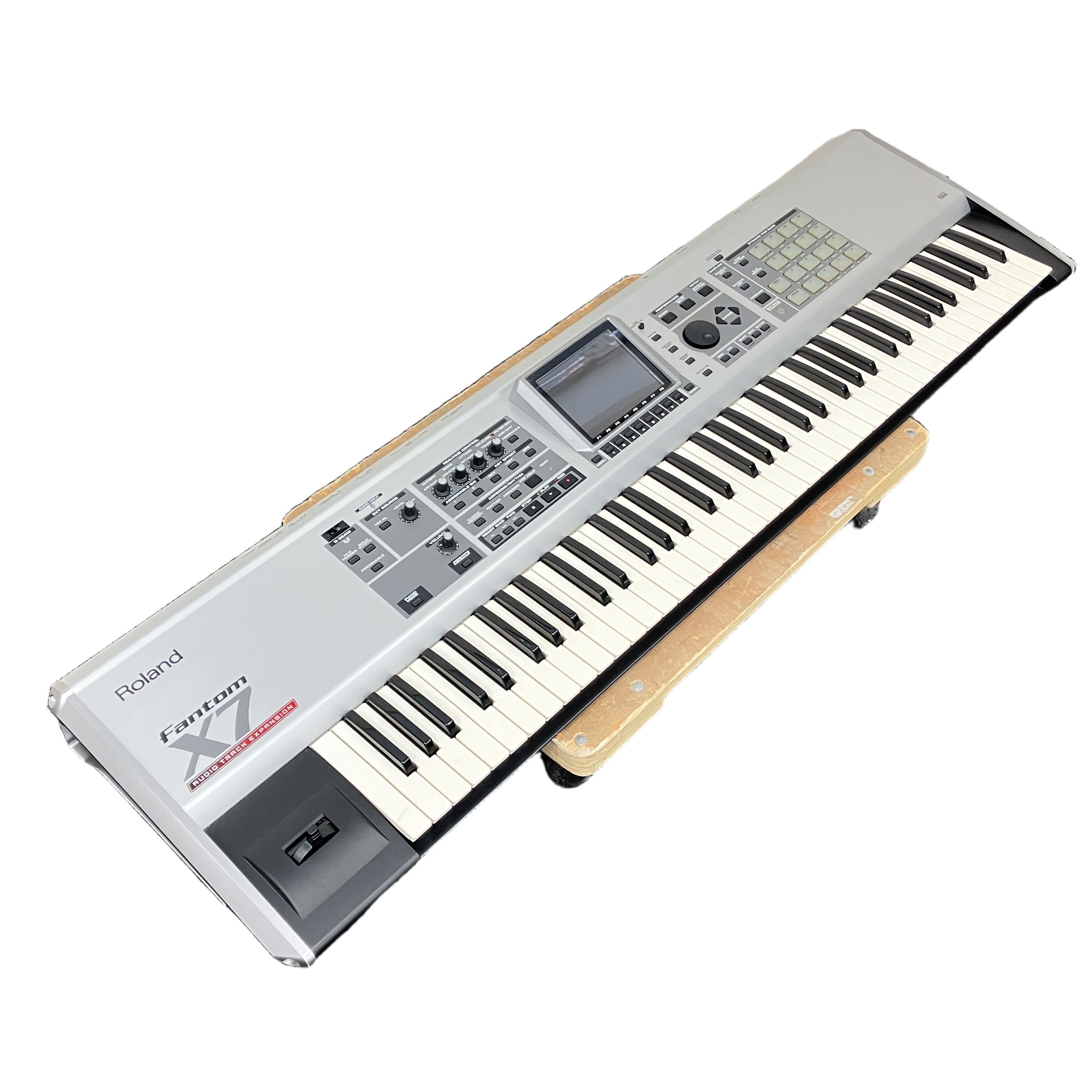 ステージでも制作でも活躍する Roland FANTOM-X7 76鍵ワークステーション
