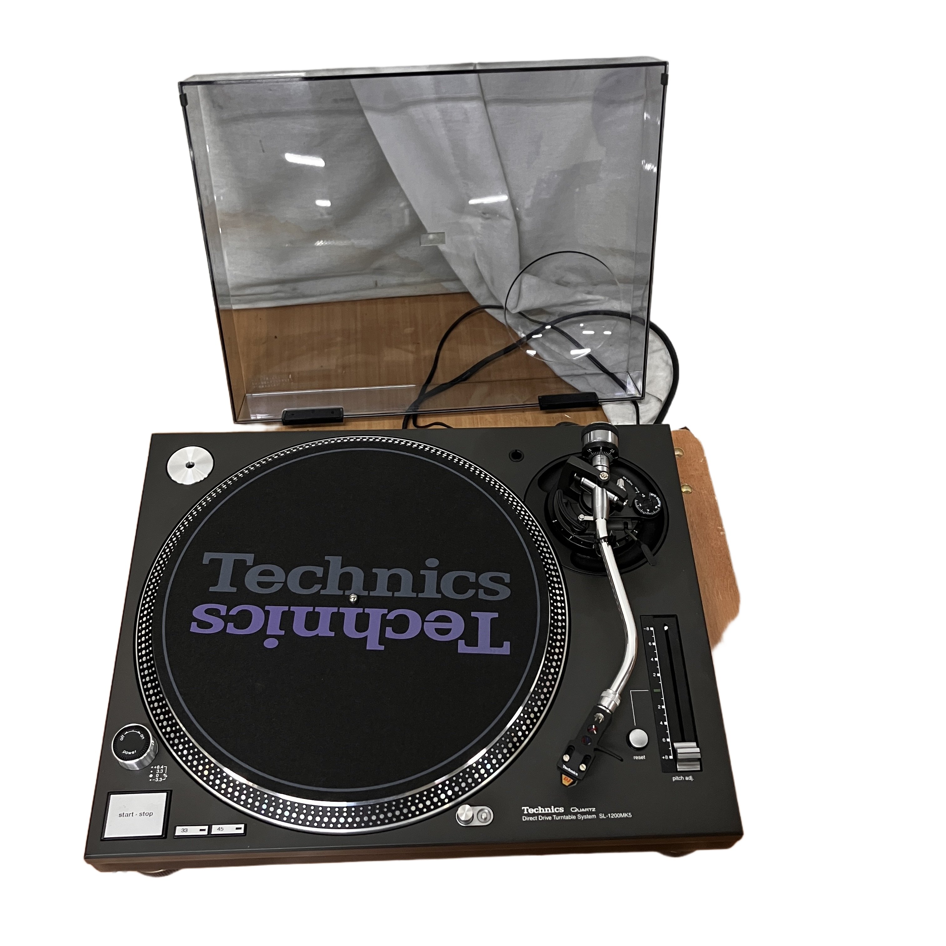 実用性と操作性をさらに進化させたDJターンテーブルの世界的スタンダードモデル!