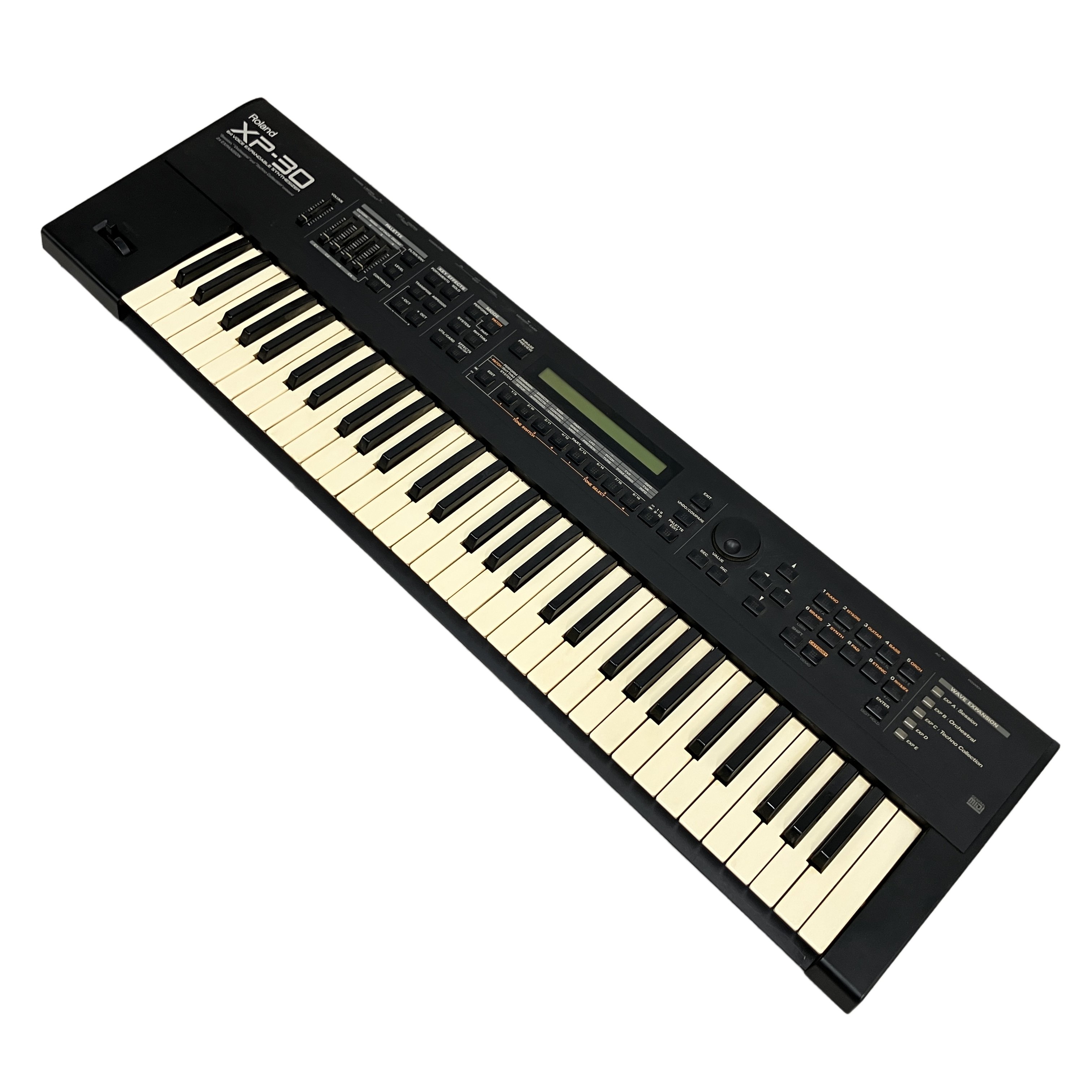 軽量コンパクトな61鍵ボディにJV/XPシリーズの実践的なサウンドとExpansion Boardを標準搭載した、ステージ即戦力の61鍵シンセサイザー!
