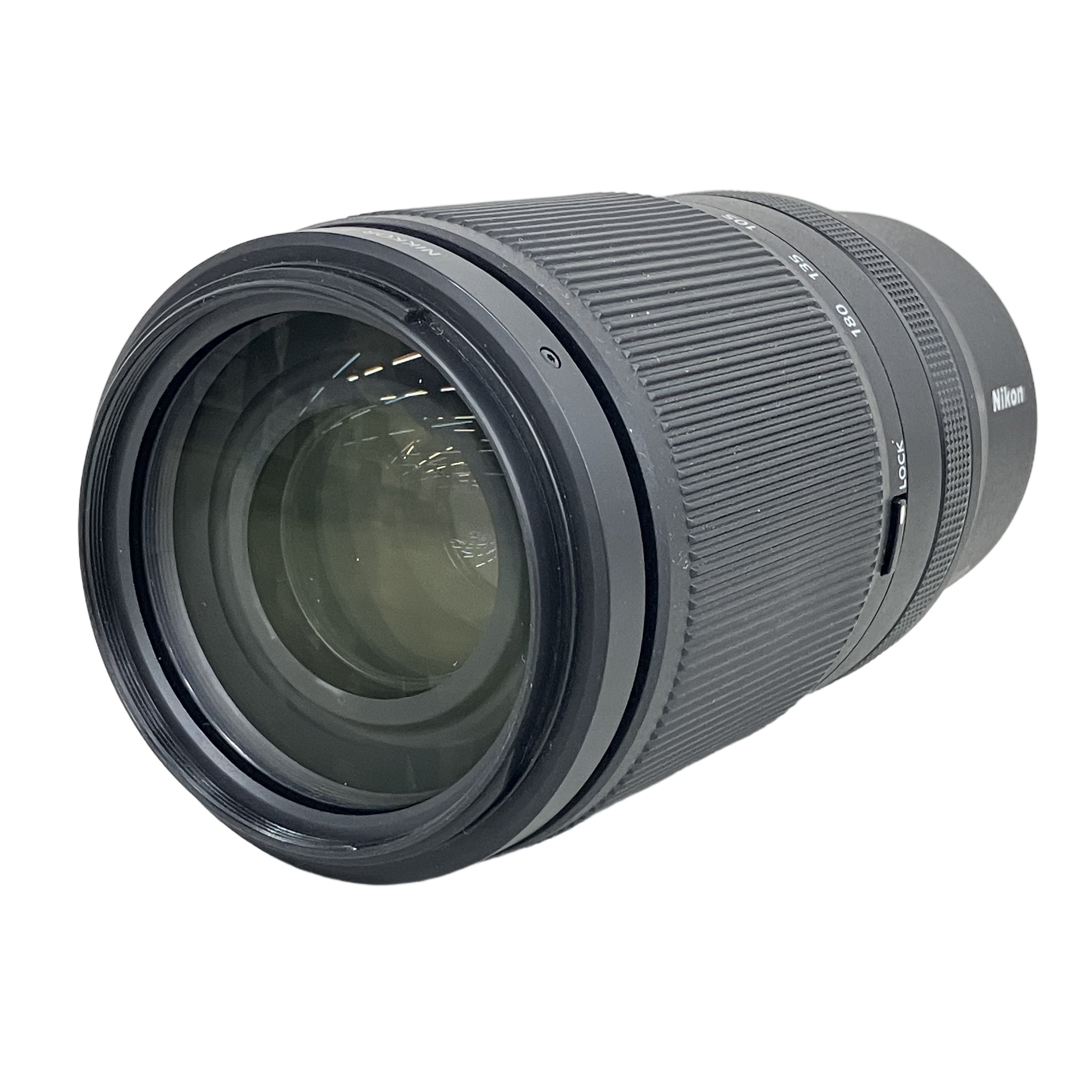 F2.8通しの明るさと美しいボケ味を、驚異的な小型軽量ボディで気軽に持ち出せる機動力抜群の望遠ズームレンズ!